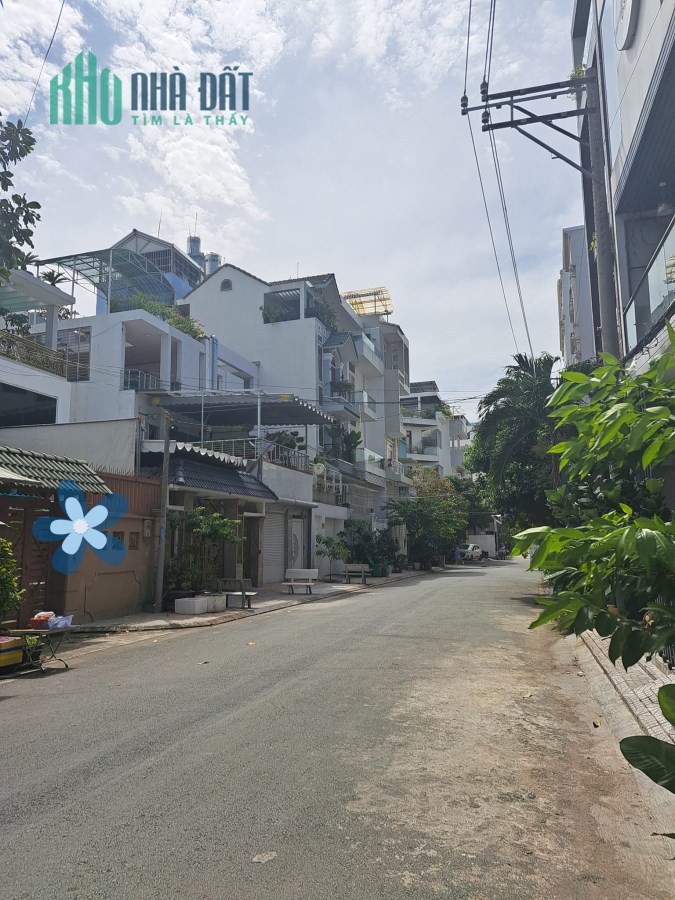 BÁN NHÀ MỚI MẶT TIỀN ĐƯỜNG SỐ  XE 7 CHỔ QUAY ĐẦU Q7
