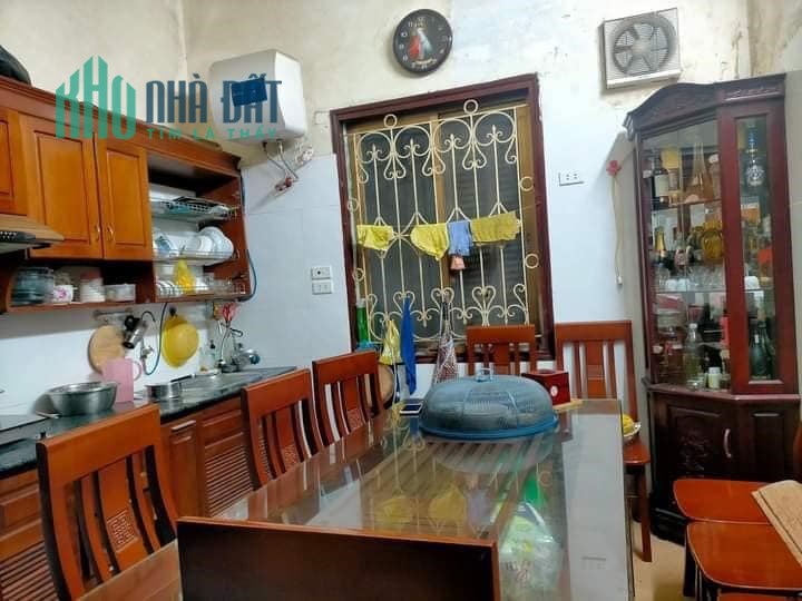 SIÊU HIẾM - PHỐ ĐỖ NGỌC DU -Q. HAI BÀ TRUNG  35M2 ,CÁCH PHỐ 10M .3PN GIÁ HƠN 4 TỶ.