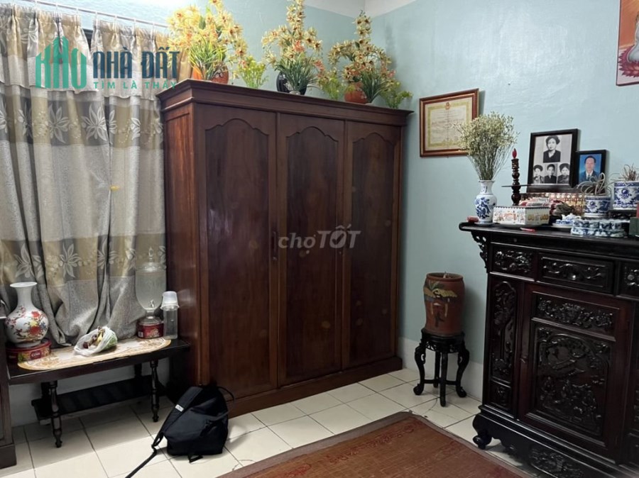 Bán nhà tập thể ngõ 28 xuân la 99m2 giá 2.45 tỷ 3 ngủ sẵn sổ đỏ