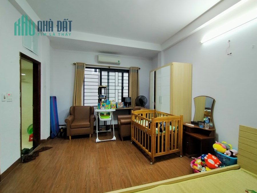 Chủ cần tiền bán gấp nhà 5 tầng, mt 6m Ngọc Thụy, Ngõ nông, ô tô đỗ cửa
