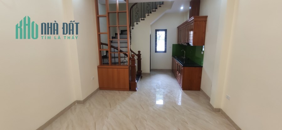Siêu rẻ. Chỉ 3,1 tỉ căn 5 tầng mới koong Thượng Thanh.Ngõ thông, rộng.