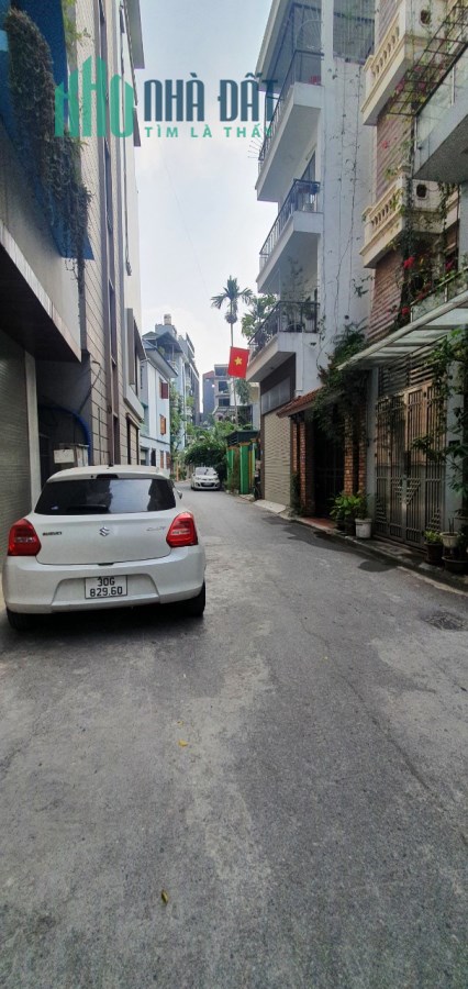 Bán nhà ngõ 640 Nguyễn Văn Cừ, Dt 31m, nhà 5 Tầng giá hơn 3 tỷ.
