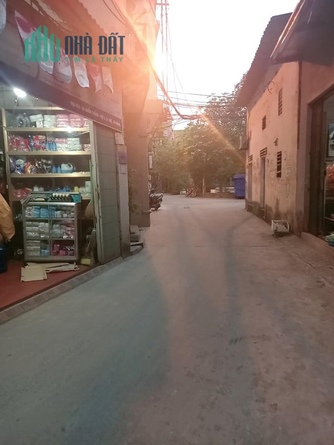 Bán Đất tặng nhà 3 tầng Chiến Thắng La Khê Hà Đông, khu dân cư đông đúc  70m2 - 3 tầng - 5 tỷ.