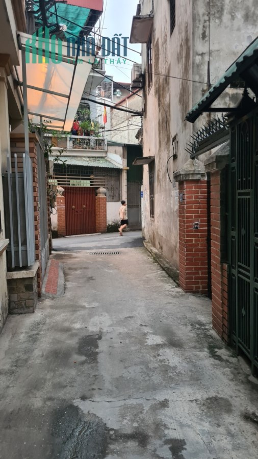 Bán nhà ngõ 6X Nguyễn Văn Cừ -Long Biên 32m2 -3 tầng 3,4 tỷ ngõ thông Ngọc Lâm