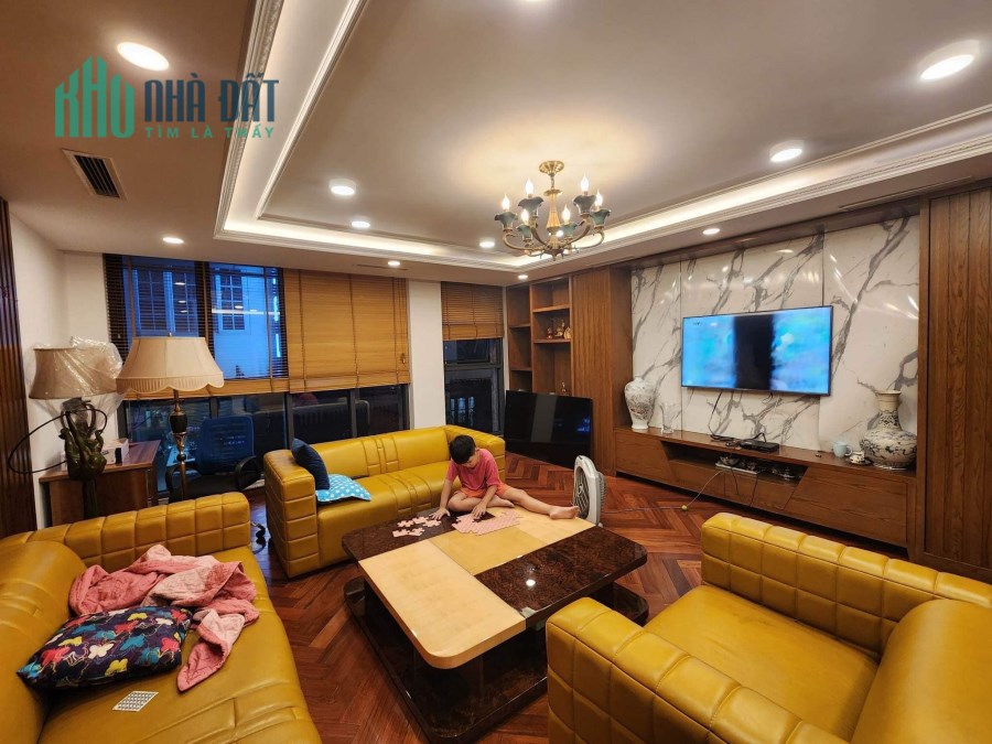 Vài bước ra Phố. OTO né. Cần Bán. Nhà Mai Dịch 45m2*5T. Hiện đại. 2 thoáng. Ở ngay. 5 tỷ