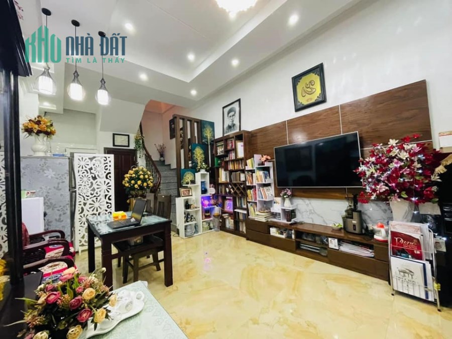 Huỳnh Thúc Kháng 45m 5 Tầng mt 4m . Nhà Mới , Phân Lô Giá Nhỉnh 7 tỷ