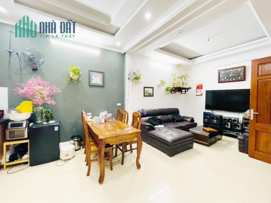 Nhà đường Trương Định DT40m2 x 5 tầng x MT5m2 Giá 4,09 tỷ