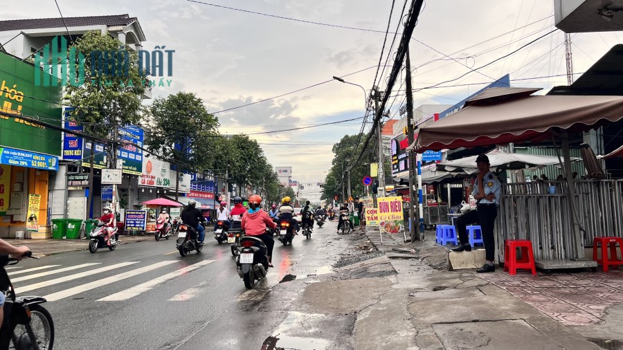cho thuê nhà nguyên căn mặt tiền ngang 12m thông suốt. đường phạm văn thuận