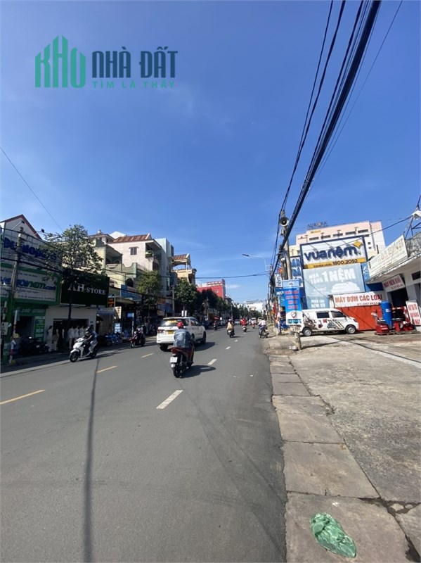 cần bán nhà mặt tiền kinh doanh đường phạm văn thuận BH. DT 200m2, vị trí kinh doanh sầm uất