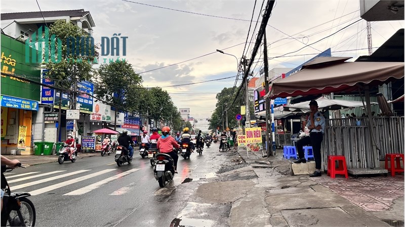 cho thuê nhà nguyên căn mặt tiền ngang 12m . đường phạm văn thuận, mặt bằng trống suốt