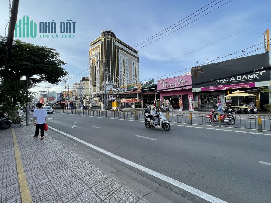 Cho thuê MB mặt tiền Nguyễn Thị Thập, 7.5x10, 1 trệt, 1 lững, trồng suốt, tiện làm showroom, ngân