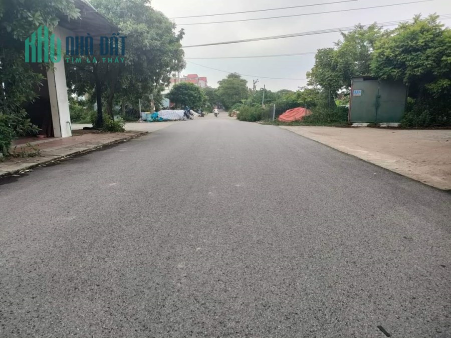 diện tích 360 m mặt tiền 15 m đường ô tô tránh mà chỉ 14 triệu một m2 

hàng xóm Đông Anh