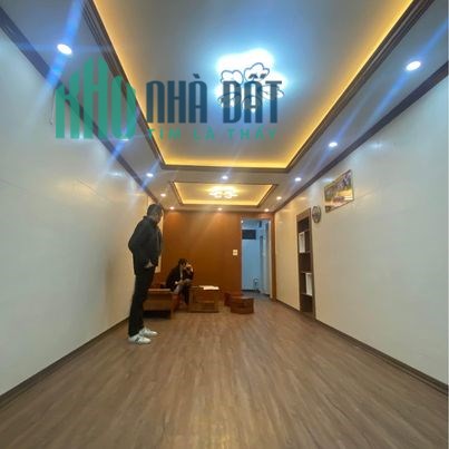 Nhỉn 2 Tỷ Có Ngay Căn Hộ 73m2 Phố Láng Hạ - Đẹp ,vào Ở Luôn - 2 P Ngủ,2WC - Sân để xe cực rộng.
