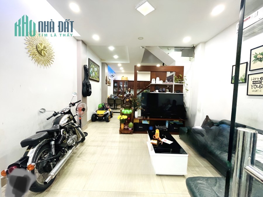 Bán nhà có sổ hồng đường Tân Hương, 50m2, Tặng nội thất cao cấp