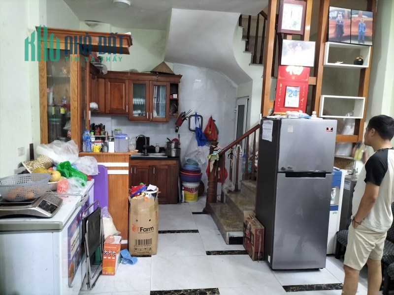 HIẾM, Bán nhà Tân Mai, Sát phố, 36m2*5t MT4.2m giá 3 tỷ.