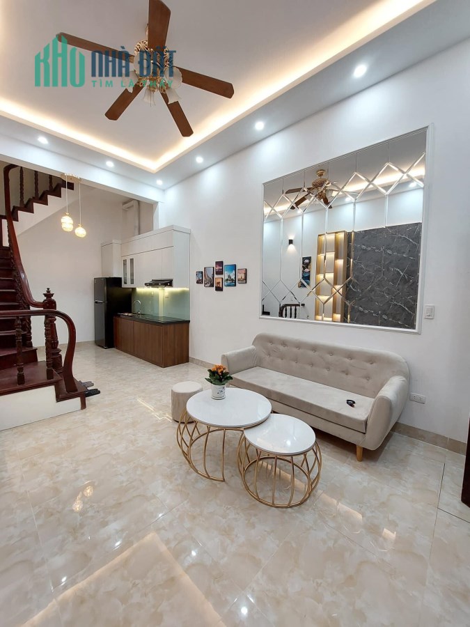 Bán nhà phố Tân Mai Q Hoàng Mai 37mx 6 tầng, ngõ ô tô, 20m ra ô tô ,80m ra phố giá 4.5 tỷ