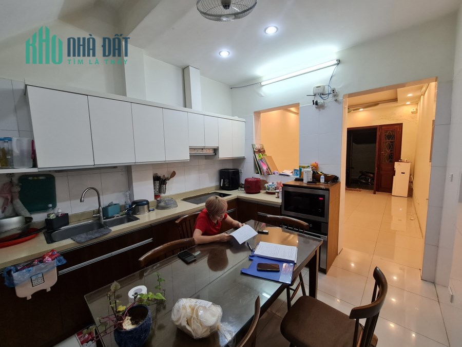 Bán nhà Phố Nguyễn Văn Cừ, phân lô, ô tô tránh, 50m2, 3T, chỉ hơn 6 tỷ.