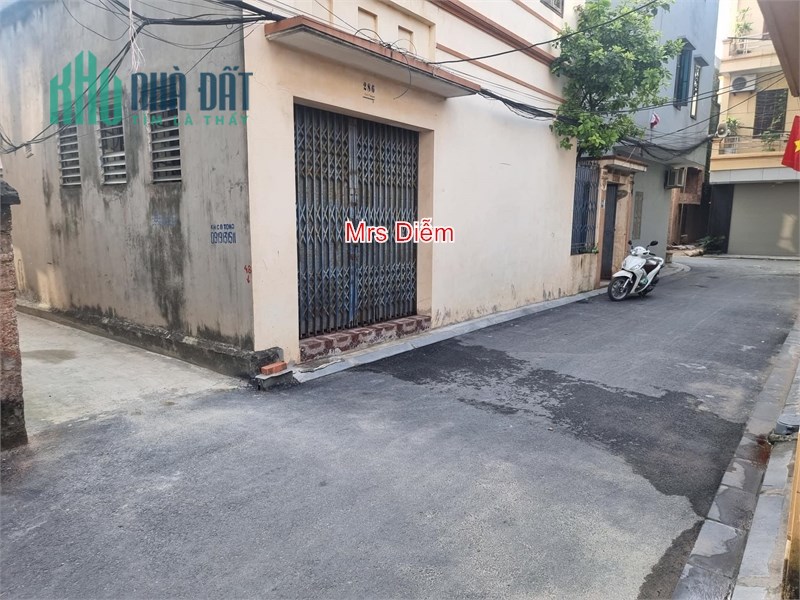 Bán đất tặng nhà 2 tầng ngay tại thị trấn Đông Anh. Nhỉnh 1.7 tỷ, ô tô chạy vòng quanh.