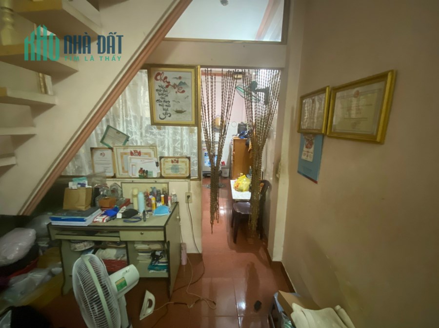 Cần bán nhà gấp , nhà HXH, đường Hoàng Văn Thụ, phường 9, Phú Nhuận