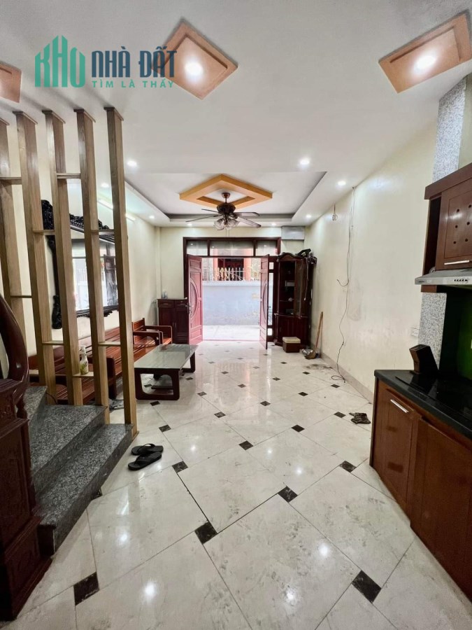 Nhà đẹp, 2 thoáng, Ô tô đỗ cửa Văn Phú Hà Đông. 40mx5T. MT4,5m. Giá 4,3 tỷ.