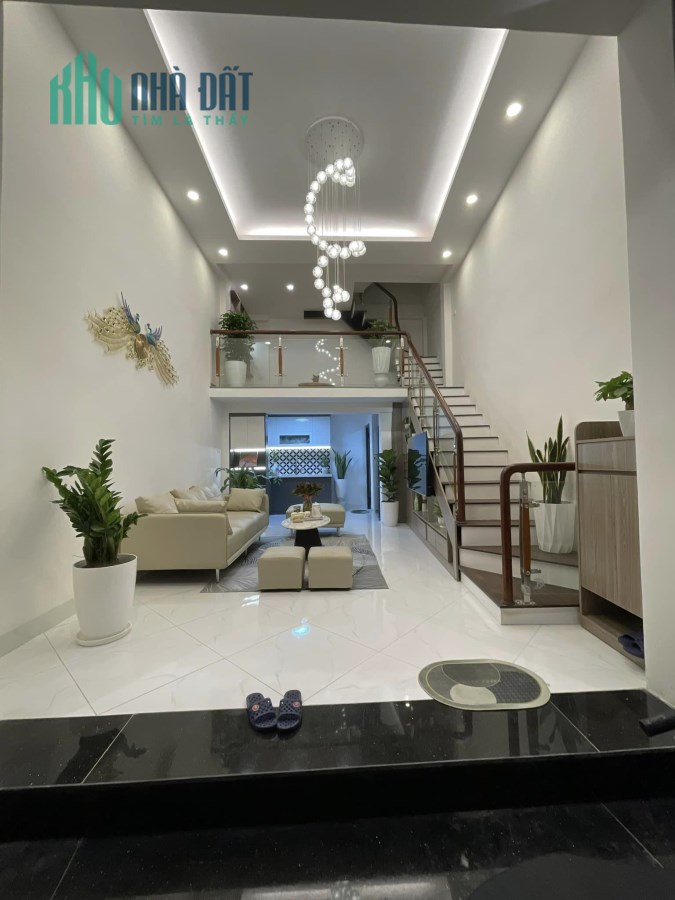 Bán Phố nhà lạc trung -  Hai Bà Trưng  35M*5 Tầng giá 4.5  Tỷ