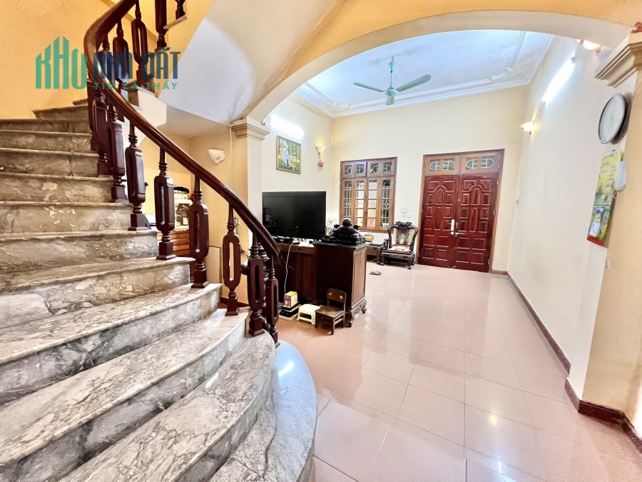 Bán tập thể quân đội An dương, 74m2, 5.1m tiền, ô tô , nhỉnh 11 tỷ. 2 thoáng.