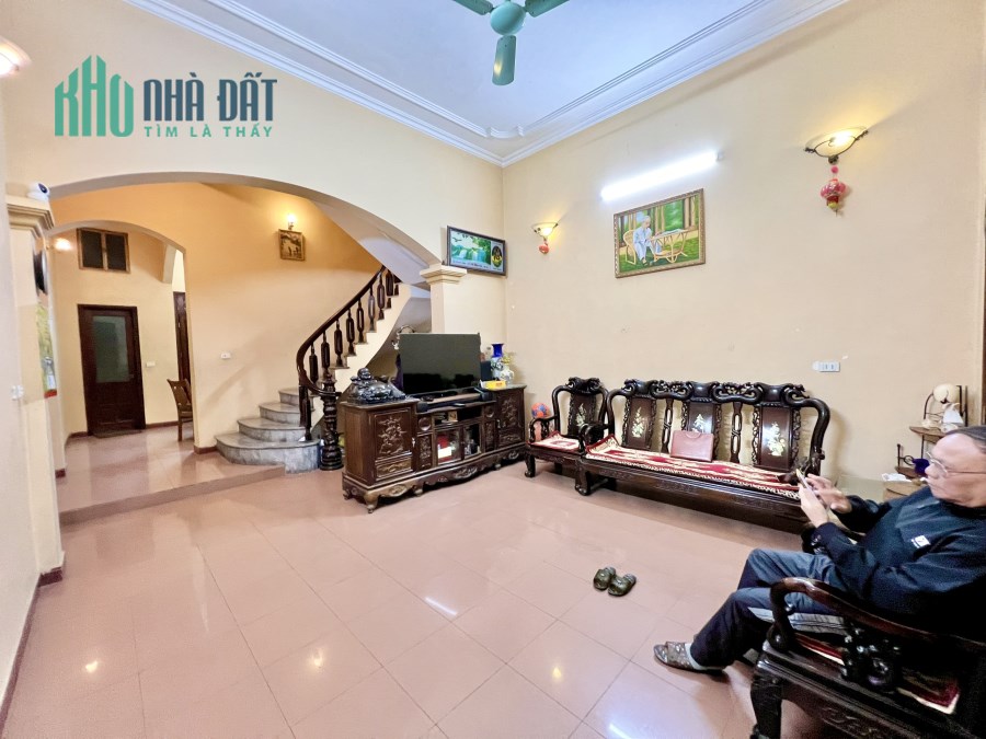 Bán tập thể quân đội yên phụ, 74m2, 5.1m tiền, ô tô , nhỉnh 11 tỷ. 2 thoáng.