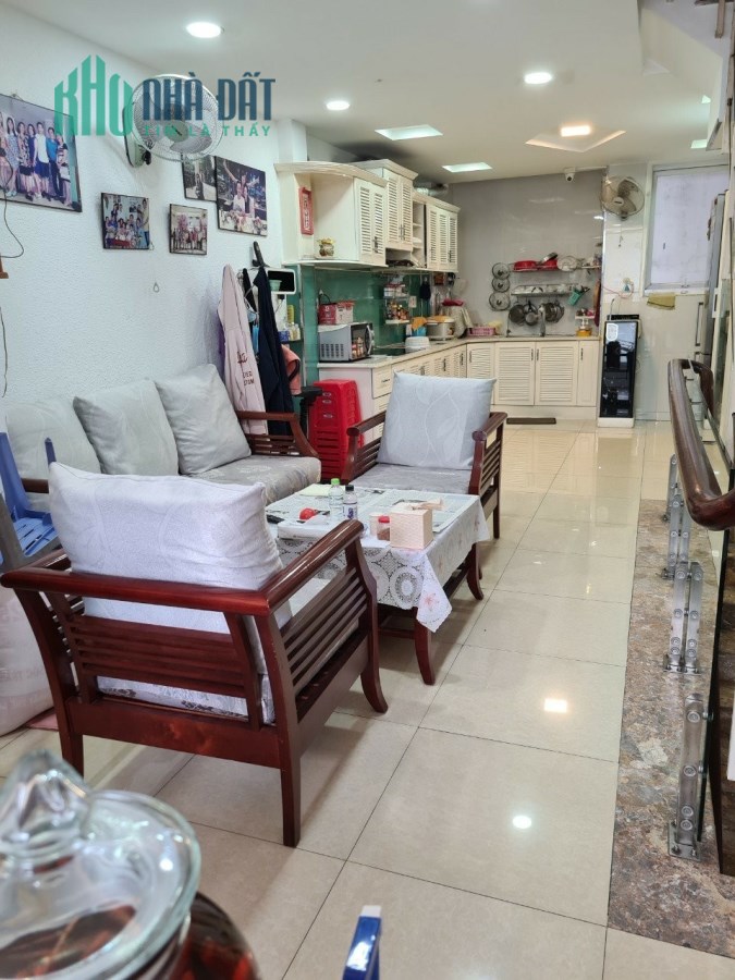 Nhà 5 tầng ngay cạnh Hà Đô. Gần 50m2. Hẻm 6m. Nội thất 100%. Chỉ 9,x tỷ.