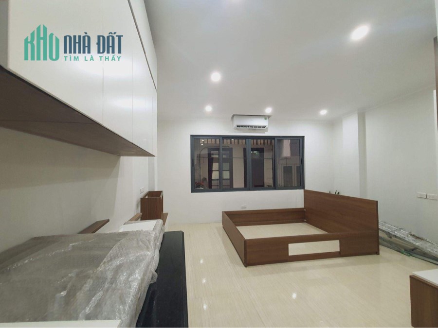 Trung tâm Đống Đa, vài bước chân ra hồ Ba Mẫu , ngõ rộng thoáng ô tô đỗ cửa. Giá 12,8 tỷ