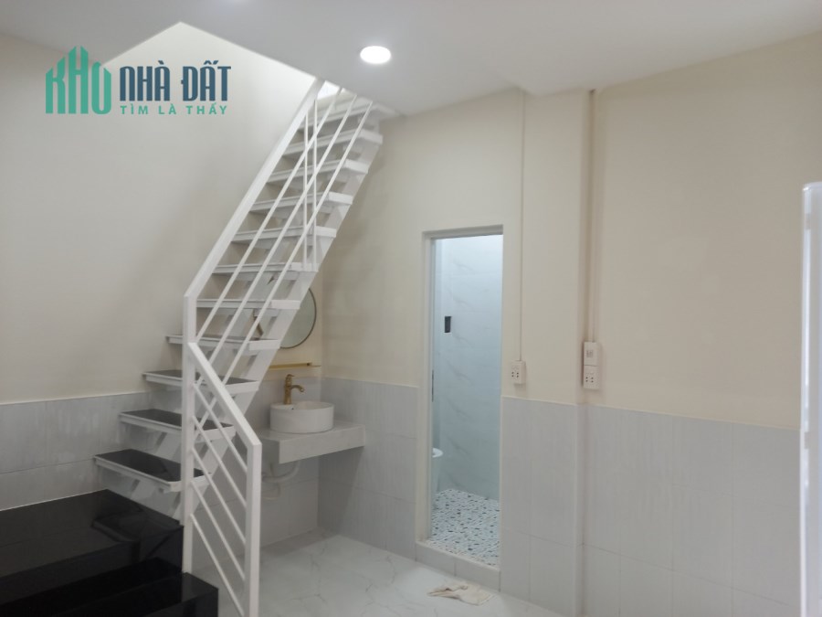 Bán nhà giá rẻ Thủ Đức, sát mặt tiền Tô Ngọc Vân 36m2, RẺ BẤT NGỜ