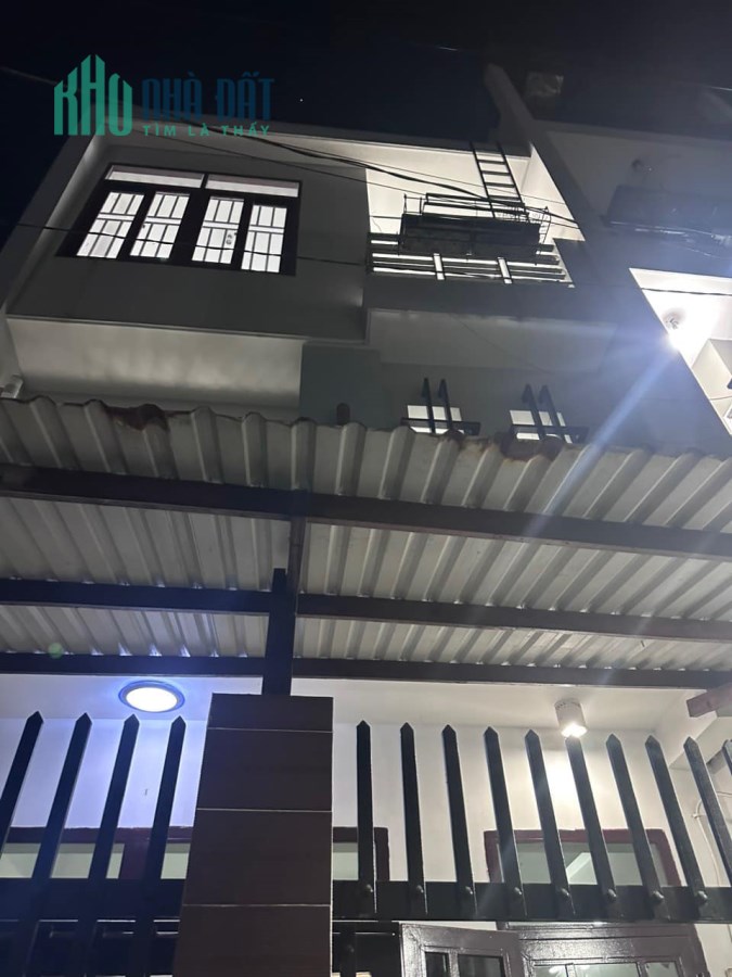 Nhà cần bán gấp, 3 tầng, 65m2, hẻm xe máy, gần đường Võ Văn Ngân, Quận 9