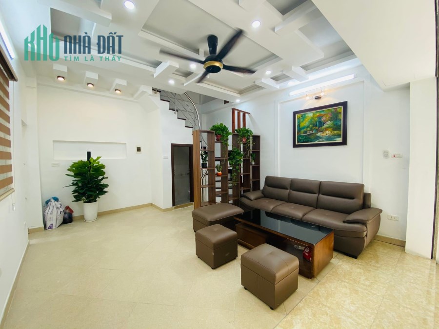 Hà Đông, Nhà đẹp thoáng, ngõ thông nông gần ô tô. S: 37m2x5T, MT 5m, giá 3,1 tỷ