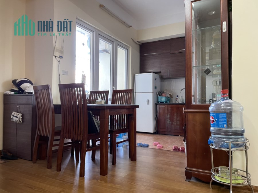 Nhà đẹp lanh, kđt Trung Hòa Nhân Chính, dt 68m2, 2 ngủ. Giá 2.4 tỷ