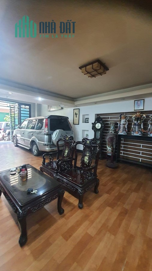 Nhà mặt tiền Vip sân bay Giải Phóng 4 lầu 100m2 chỉ 18.9 tỷ P4 Tân Bình.