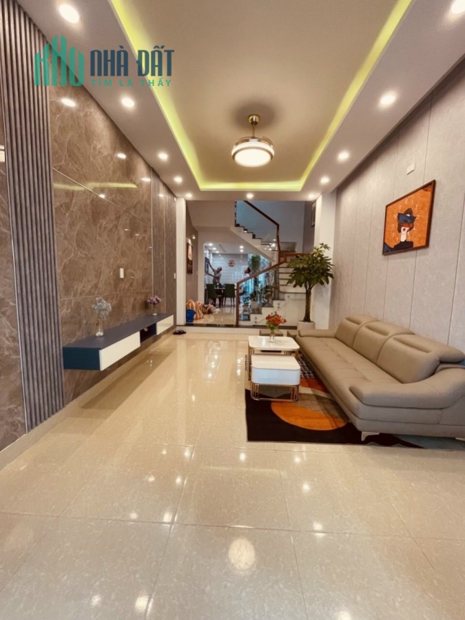 BÁN nhanh NHÀ 3 TẦNG 3 MÊ -Nguyễn Hoàng - TRUNG TÂM THÀNH PHỐ - chỉ nhỉnh 3 tỷ
