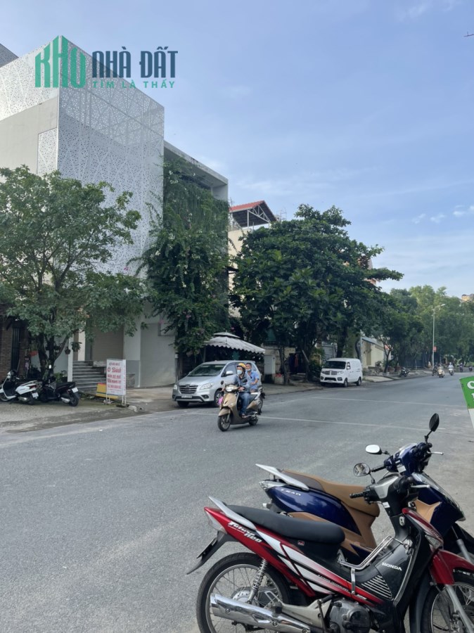 CẦN BÁN GẤP CĂN NHÀ PHỐ SIÊU ĐẸP - SIÊU TIỆN ÍCH - NGAY KHU BỜ SÔNG PHẠM VĂN ĐỒNG - HBC THỦ ĐỨC