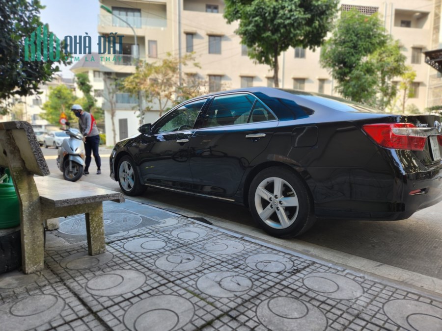Cần bán gấp camry Q SX 2014 chạy gần 10 vạn km