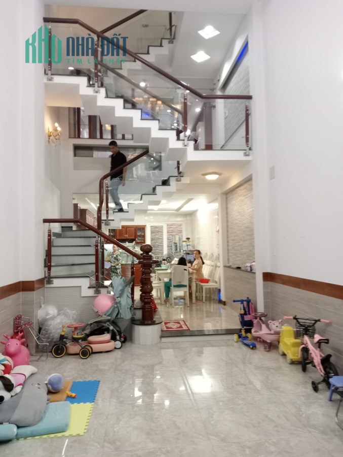 Cần bán gấp nhà hẻm xe hơi Tô Ngọc Vân,Thạnh Xuân,Q12. 75m2 giá chỉ 4Tỷ5