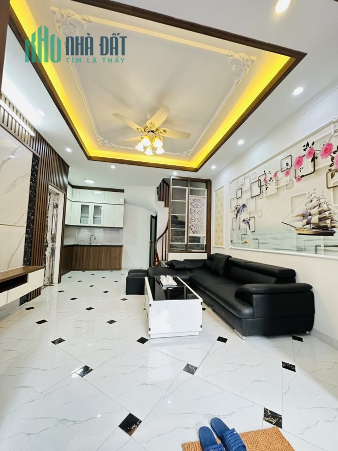 Nhà đẹp long lanh đón tết.Ngọc Lâm,Vị trí cực đẹp.5 tầng chỉ 4 tỷ.