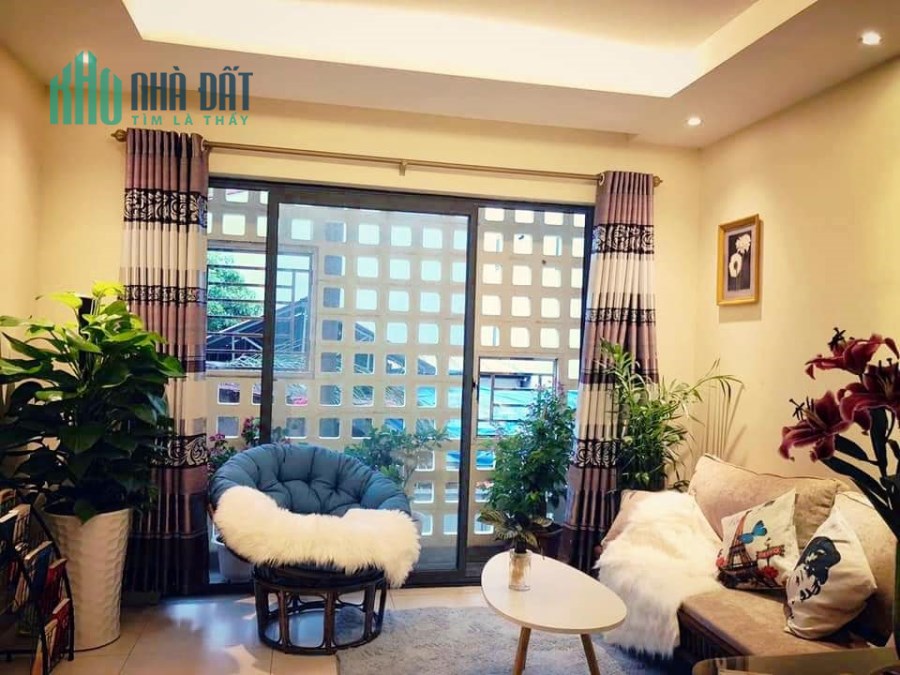 Đại hạ giá ! Bán nhà Ngọc Thụy, Long Biên,50m, 5 tầng, ngõ 3,5m, 30m ra ô tô tránh, 5 tỷ