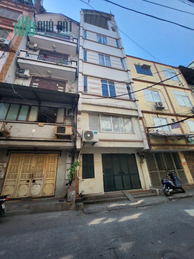 Cho thuê nhà mặt phố Đê La Thành nhỏ, 80m2 x 4 tầng tại quận Đống Đa, Hà Nội.
