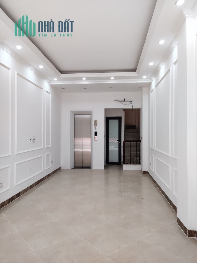 Bán nhà Nguyễn Khang,Hoa Bằng dt 40 m2 x 6 t thang máy ô tô vào giá 7,35 tỷ