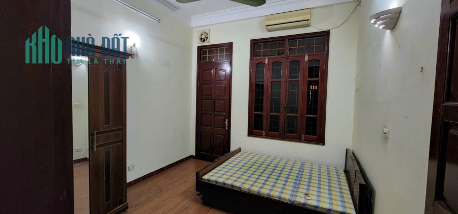 Do tính chất công việc, phải chuyển trọ, mình muốn nhượng lại 1 phòng tầng 2 ở Đội Cấn