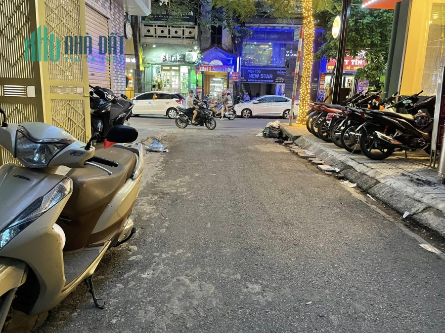 Bán nhà Trần Quốc Hoàn, 2 thoáng, gara ô tô, kinh doanh, 50m, mt 4m 11.3 tỷ