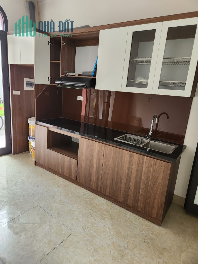 Chỉ nhỉnh 2 tỷ có nhà 5 tầng, 3 ngủ, đủ công năng, Phú Thượng.