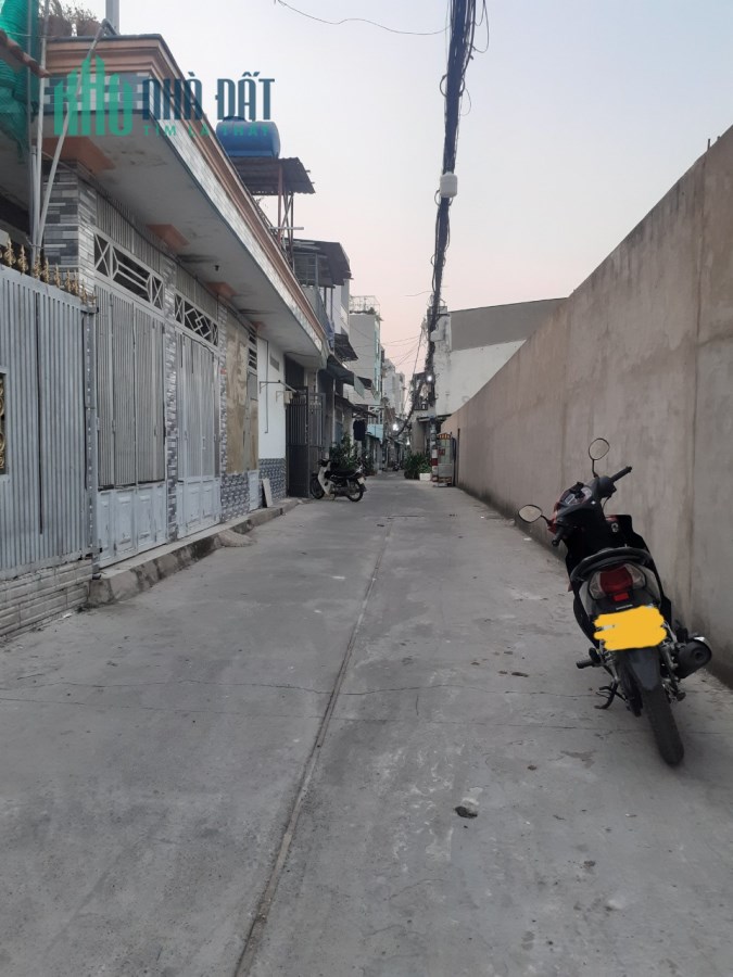 Chủ bán đất tặng nhà, chỉ 50 triệu /m2 tọa lạc tại đường Lê Trọng Tấn ( Q. Tân Phú)