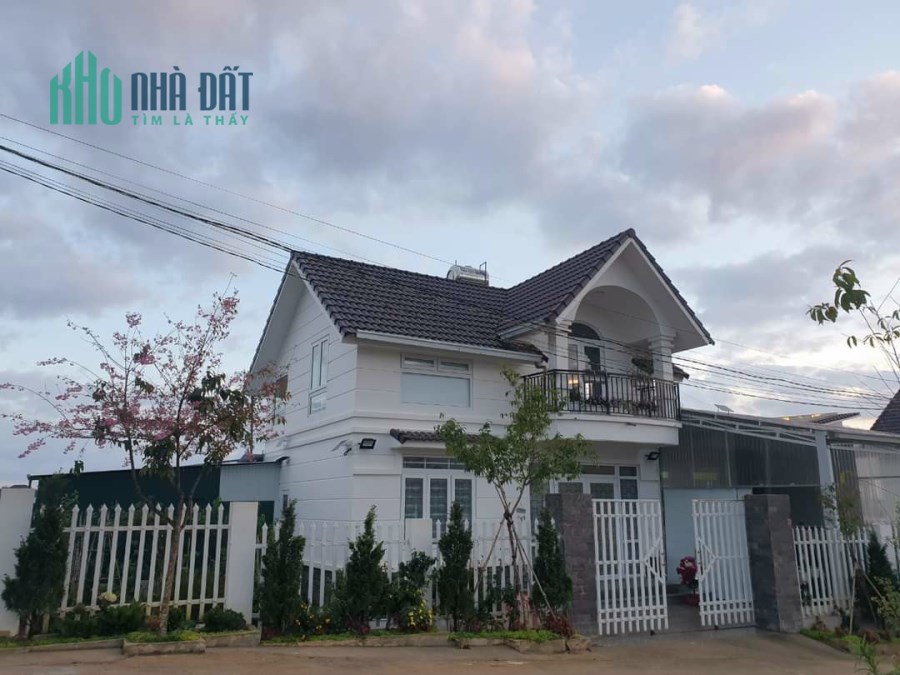 Mua nhà đón tết căn biệt thự đẹp trên đường Mai Xuân Thưởng, Phường 8, TP. Đà Lạt, giá 11 tỷ