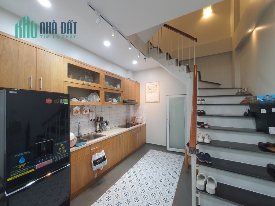 Bán nhà Ô cách Long Biên Hà Nội , 5 tầng, oto đỗ cửa , full nội thất xây mới ở ngay