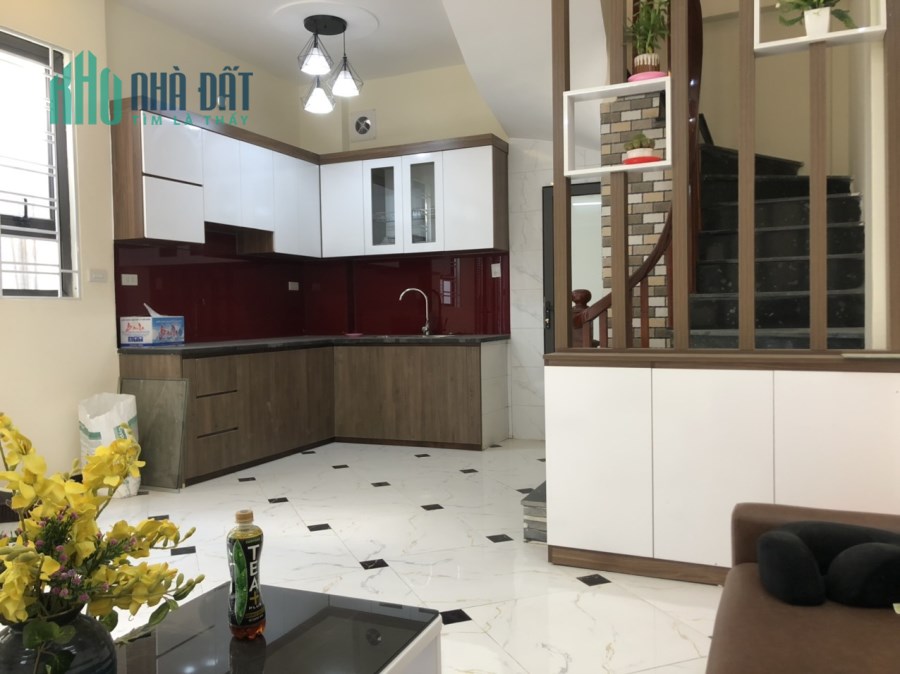 Cần bán gấp nhà phố Bát Khối, ô tô, 31 m2, 4T, MT 6 m, giá chỉ 2,9 tỷ.
