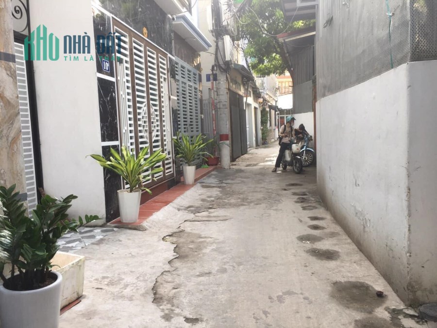 BÁN ĐẤT TẶNG NHÀ NGÕ 467 LĨNH NAM, 105 M2, MT 6M, GIÁ 5.9 TỶ